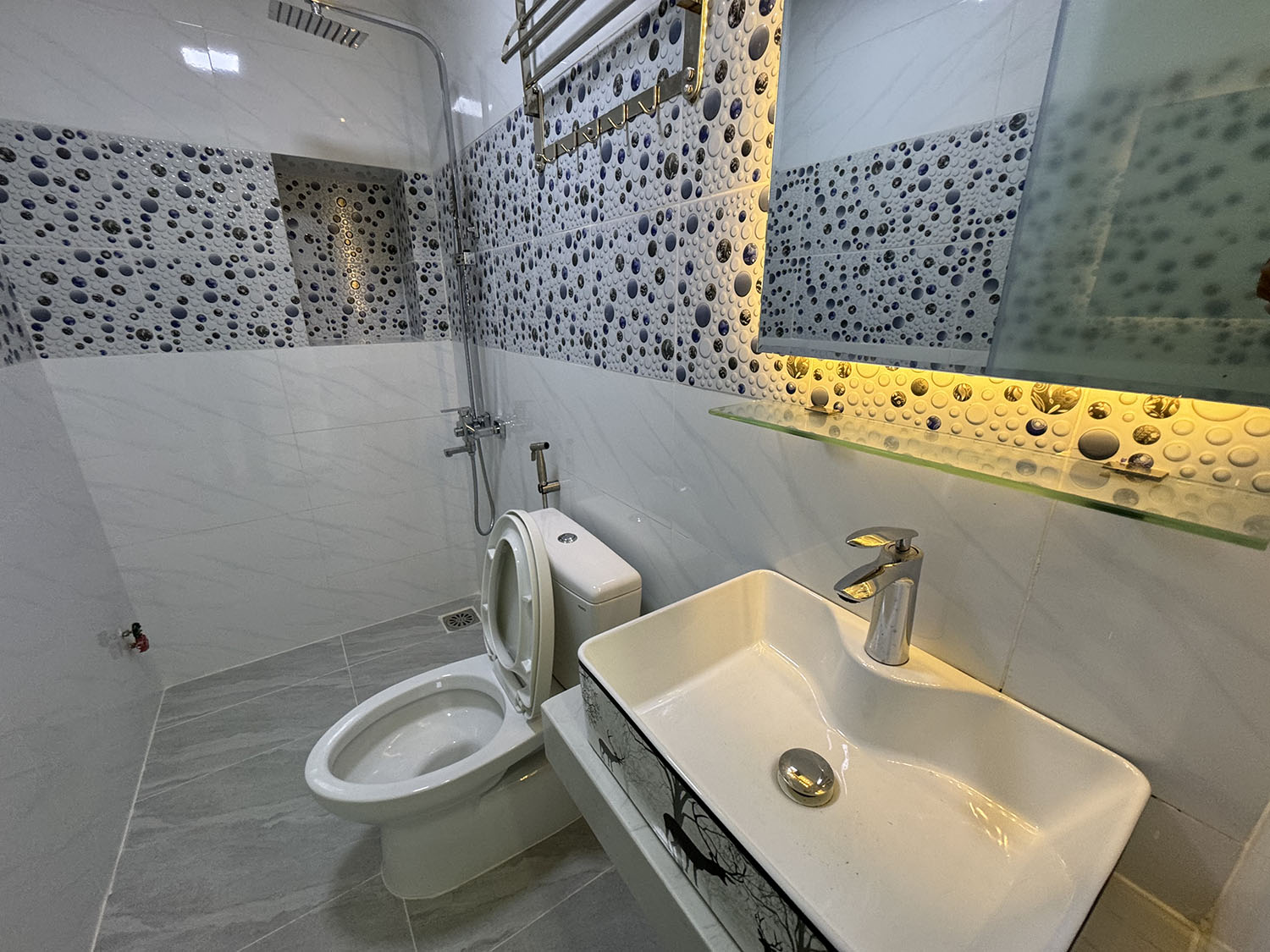 Nhà phố 3 lầu (4mx12,5m=50m2) 5 phòng ngủ hẻm ôtô 7 chỗ khu đồng bộ Nguyễn Thượng Hiền, Bình Thạnh